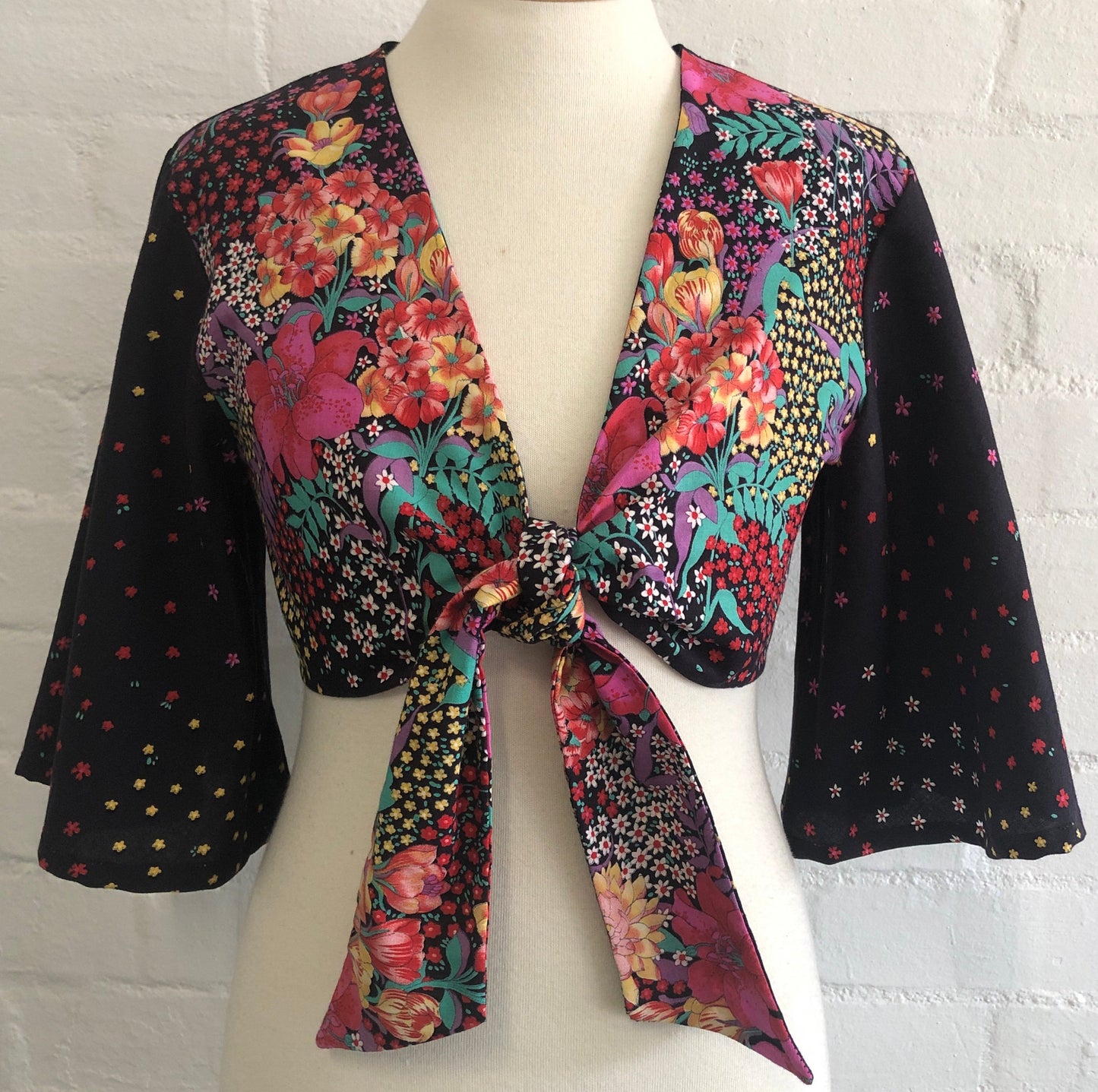Donna Top in Psychedelic Garden