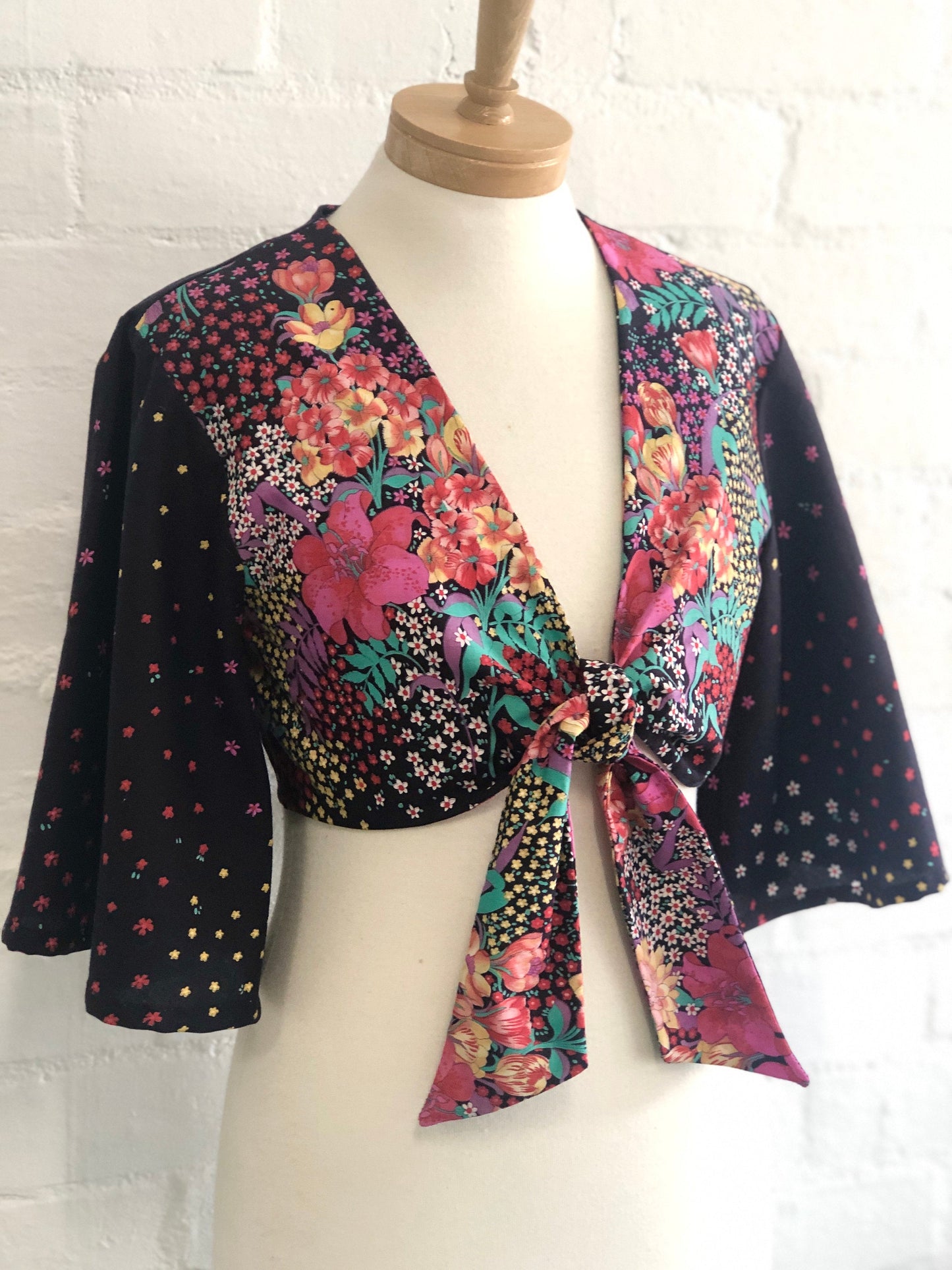 Donna Top in Psychedelic Garden